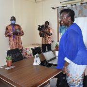 L’ambassadeur des Etats-Unis au Burkina Faso, Sandra Clark a procédé à la remise officielle de matériel et équipements de fonctionnement à la Commission Nationale des Droits Humains (CNDH)